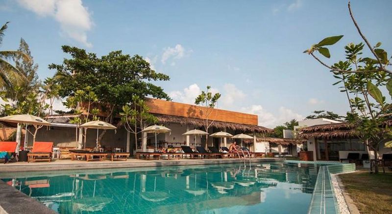 Escape Beach Resort   New Look Renovated