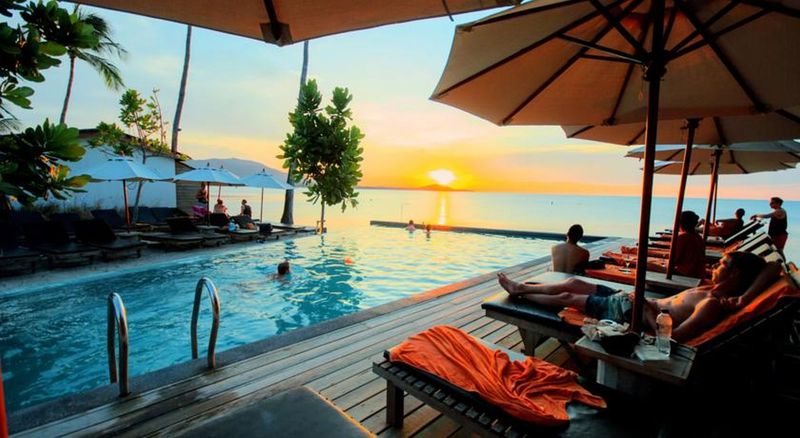 Escape Beach Resort   New Look Renovated