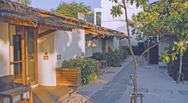 Escape Beach Resort   New Look Renovated