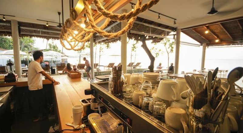 Escape Beach Resort   New Look Renovated