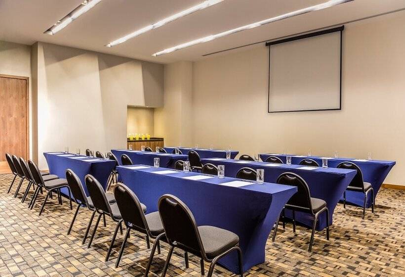 ホテル Fiesta Inn Pachuca Gran Patio