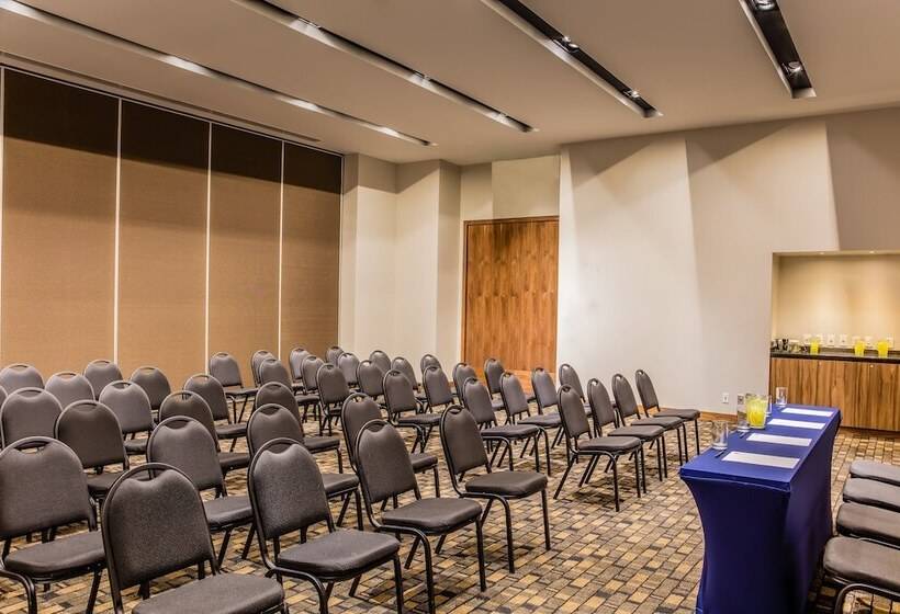 ホテル Fiesta Inn Pachuca Gran Patio