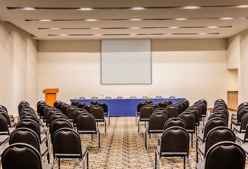 ホテル Fiesta Inn Pachuca Gran Patio