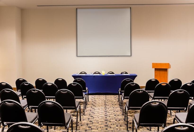 ホテル Fiesta Inn Pachuca Gran Patio