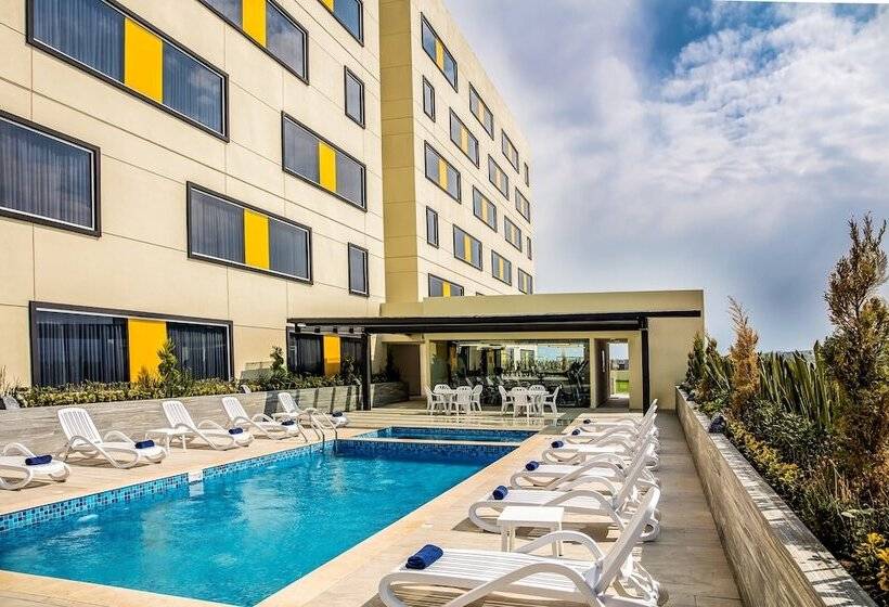 ホテル Fiesta Inn Pachuca Gran Patio