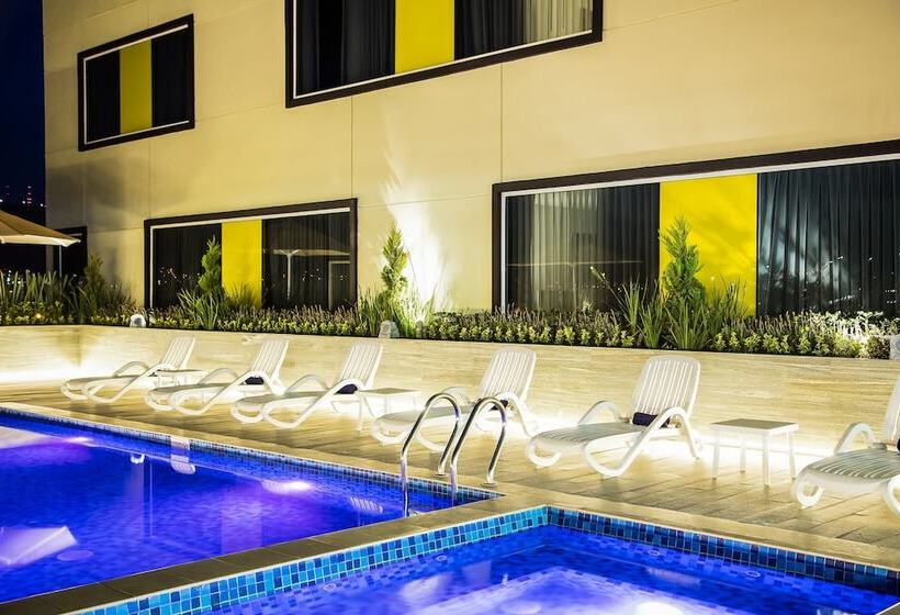 ホテル Fiesta Inn Pachuca Gran Patio