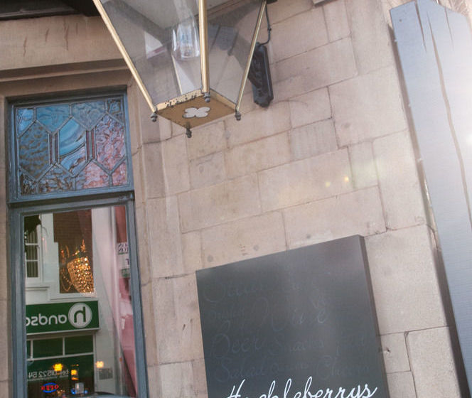 Отель Huckleberrys Bar And Grill