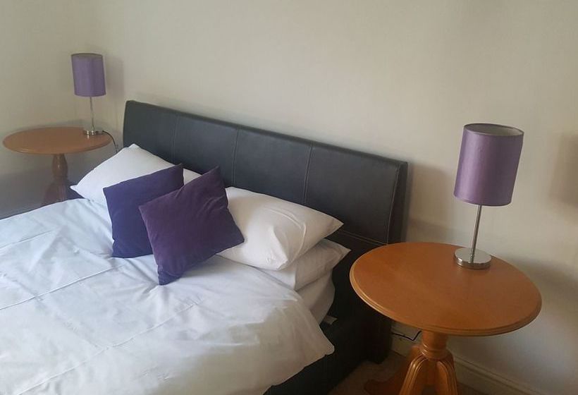 Отель Huckleberrys Bar And Grill