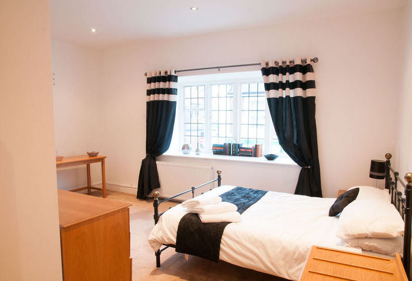 Отель Huckleberrys Bar And Grill