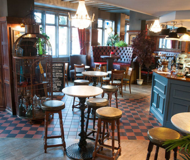 Отель Huckleberrys Bar And Grill