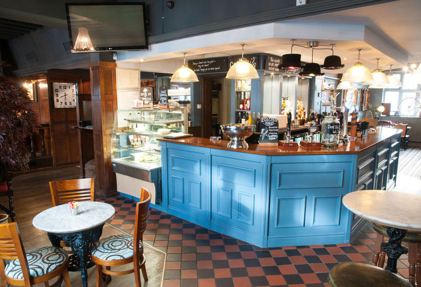 Отель Huckleberrys Bar And Grill