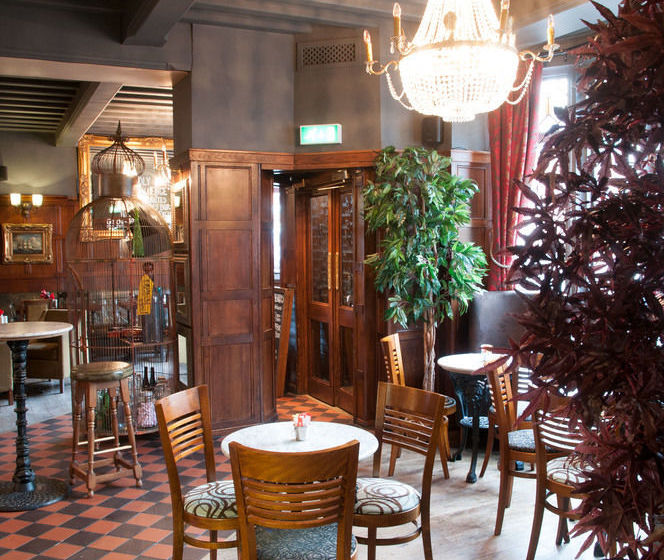 Отель Huckleberrys Bar And Grill