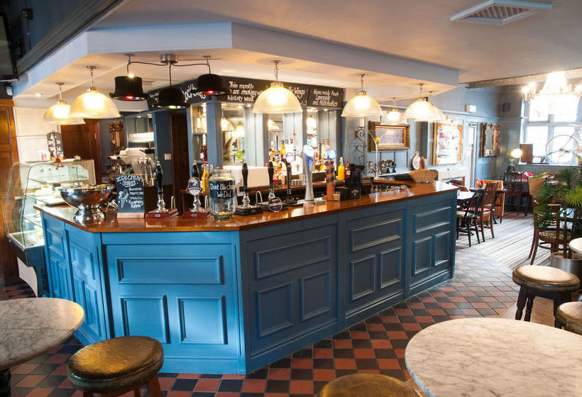 Отель Huckleberrys Bar And Grill