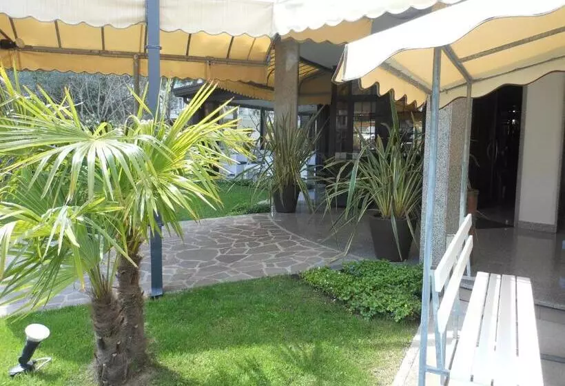 Отель Jesolo Sand