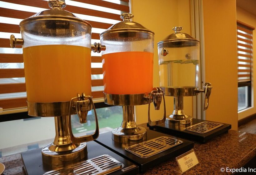 Отель Monticello Tagaytay