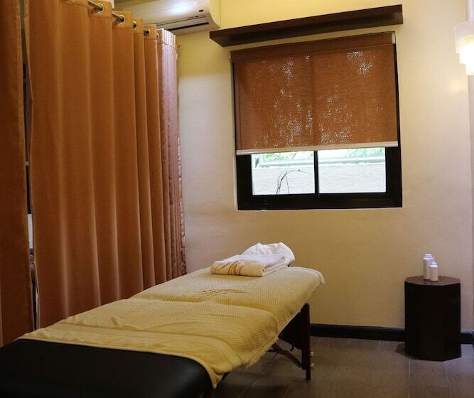 Отель Monticello Tagaytay