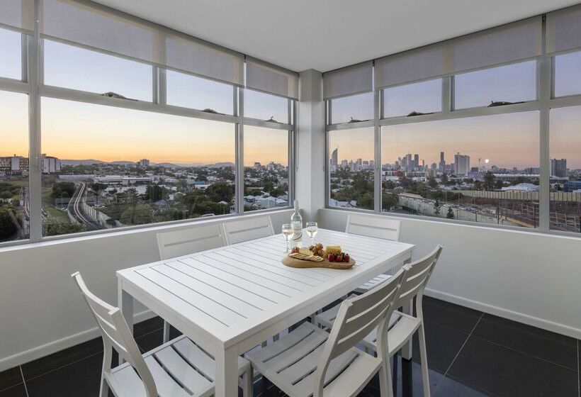 בית מלון כפרי Oaks Brisbane Woolloongabba Suites