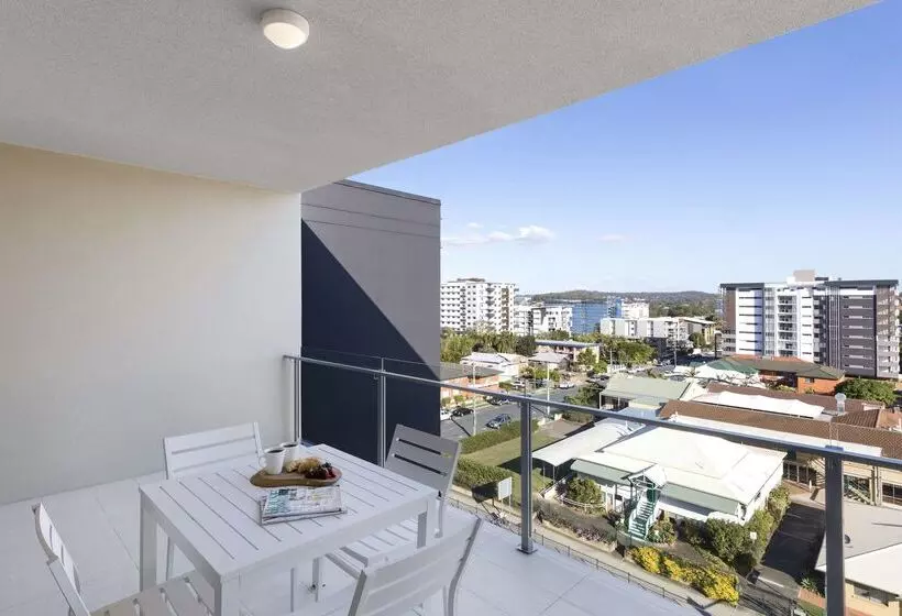 Отель Oaks Brisbane Woolloongabba Suites