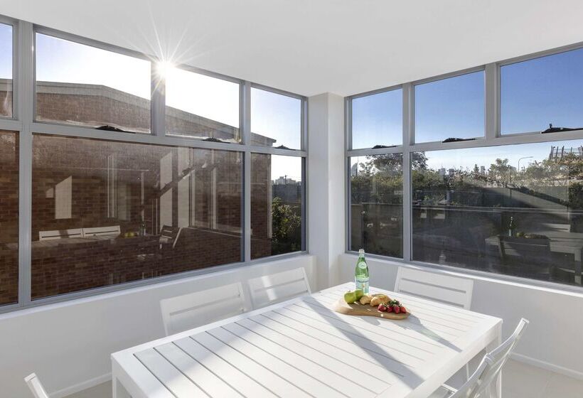 בית מלון כפרי Oaks Brisbane Woolloongabba Suites