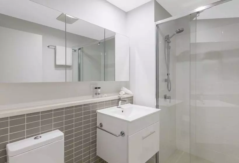 Отель Oaks Brisbane Woolloongabba Suites