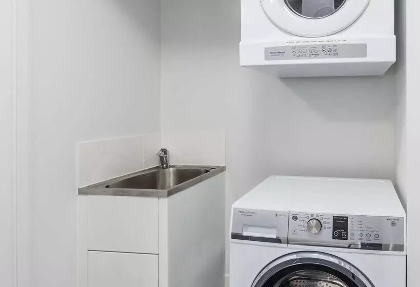 Отель Oaks Brisbane Woolloongabba Suites