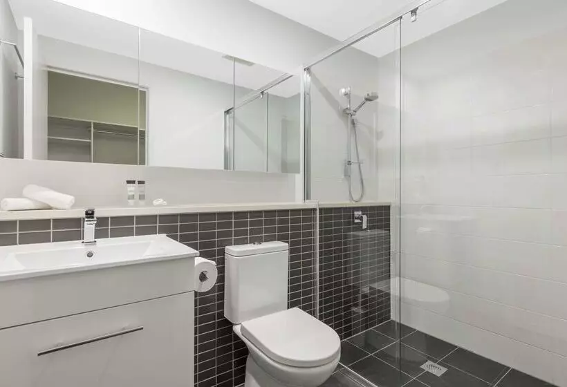 Отель Oaks Brisbane Woolloongabba Suites