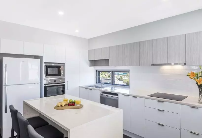 Отель Oaks Brisbane Woolloongabba Suites