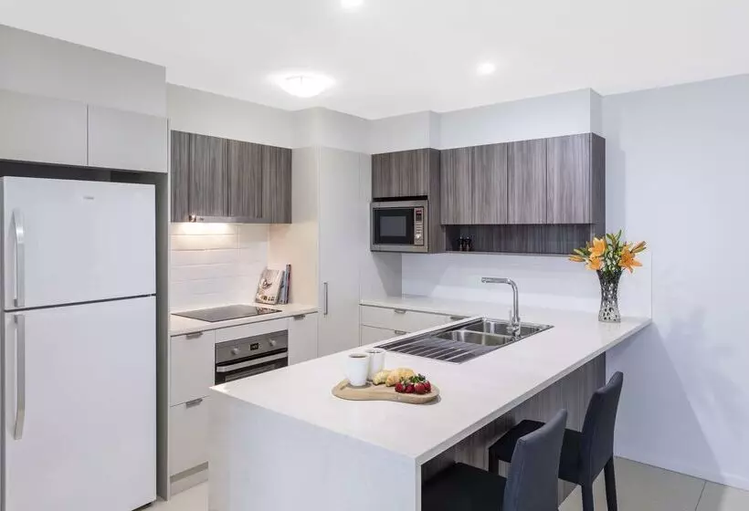 Отель Oaks Brisbane Woolloongabba Suites