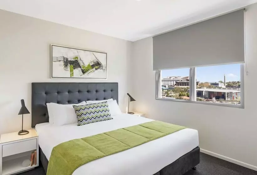 Отель Oaks Brisbane Woolloongabba Suites