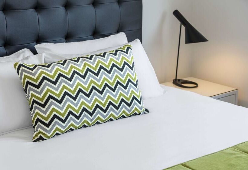 בית מלון כפרי Oaks Brisbane Woolloongabba Suites