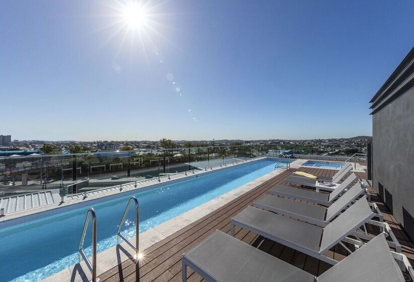 בית מלון כפרי Oaks Brisbane Woolloongabba Suites