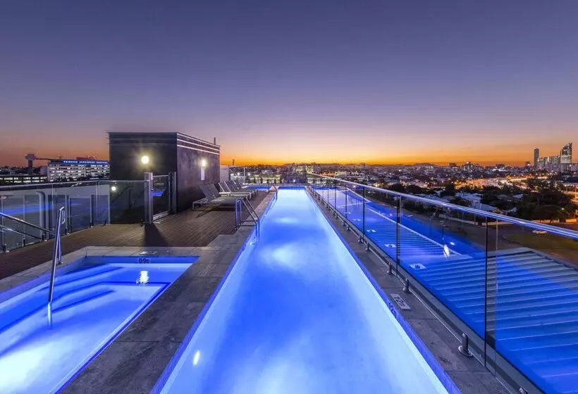 Отель Oaks Brisbane Woolloongabba Suites