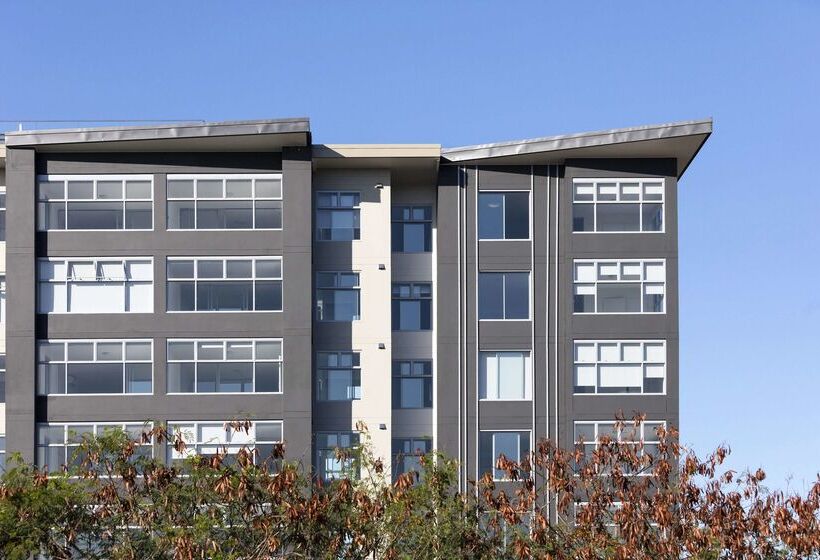 בית מלון כפרי Oaks Brisbane Woolloongabba Suites