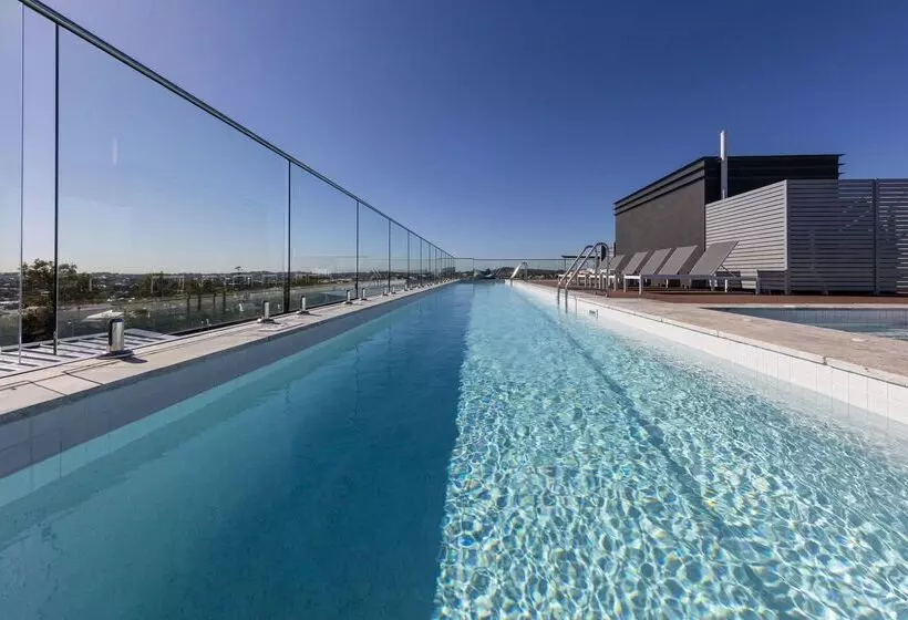 Отель Oaks Brisbane Woolloongabba Suites