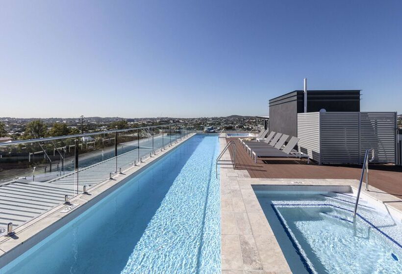 בית מלון כפרי Oaks Brisbane Woolloongabba Suites
