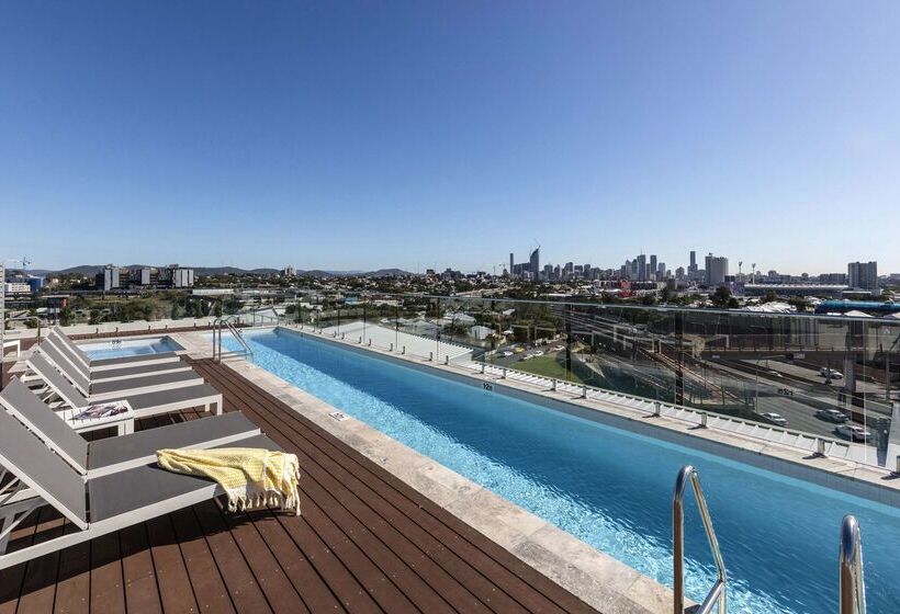 בית מלון כפרי Oaks Brisbane Woolloongabba Suites