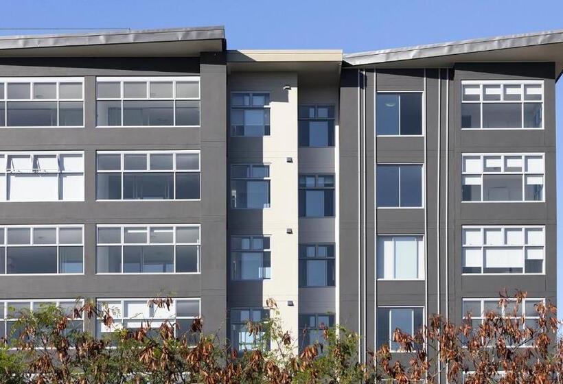 בית מלון כפרי Oaks Brisbane Woolloongabba Suites