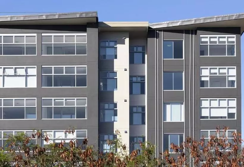 Отель Oaks Brisbane Woolloongabba Suites