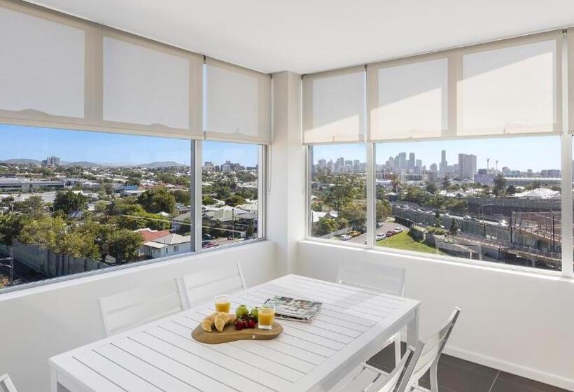 בית מלון כפרי Oaks Brisbane Woolloongabba Suites