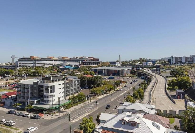 בית מלון כפרי Oaks Brisbane Woolloongabba Suites