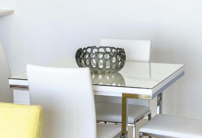 בית מלון כפרי Oaks Brisbane Woolloongabba Suites