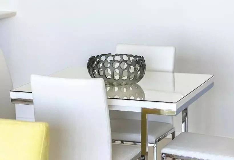 Отель Oaks Brisbane Woolloongabba Suites