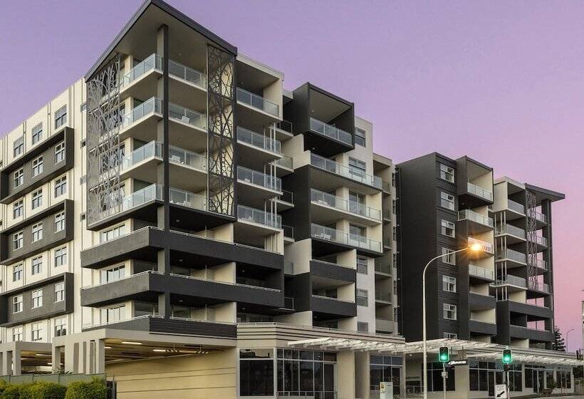 בית מלון כפרי Oaks Brisbane Woolloongabba Suites