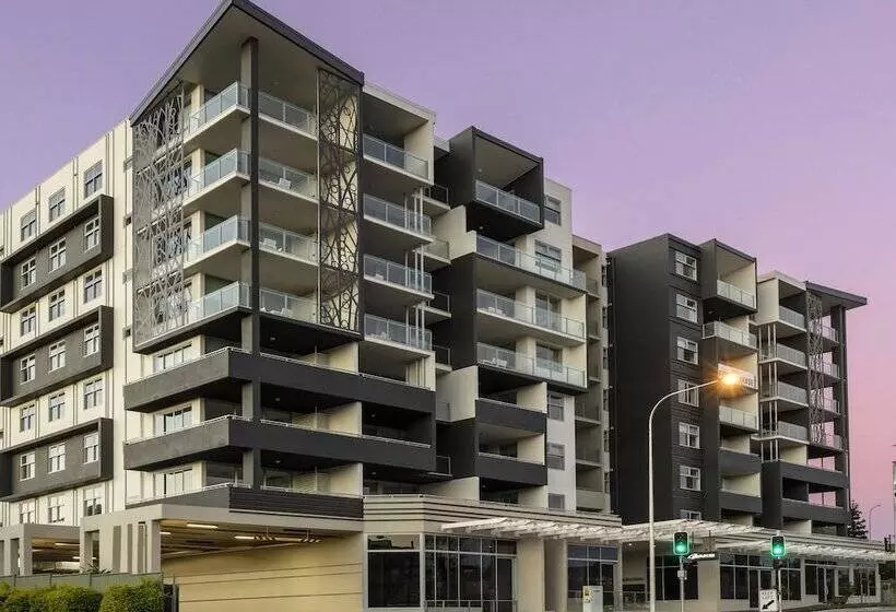 Отель Oaks Brisbane Woolloongabba Suites