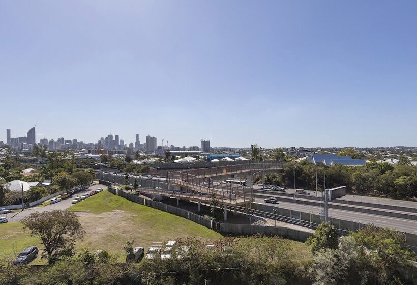 בית מלון כפרי Oaks Brisbane Woolloongabba Suites