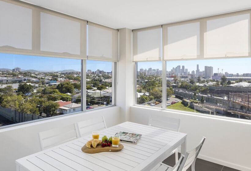 בית מלון כפרי Oaks Brisbane Woolloongabba Suites