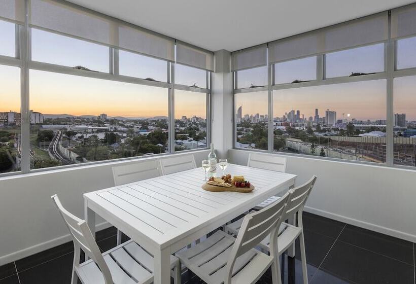 בית מלון כפרי Oaks Brisbane Woolloongabba Suites