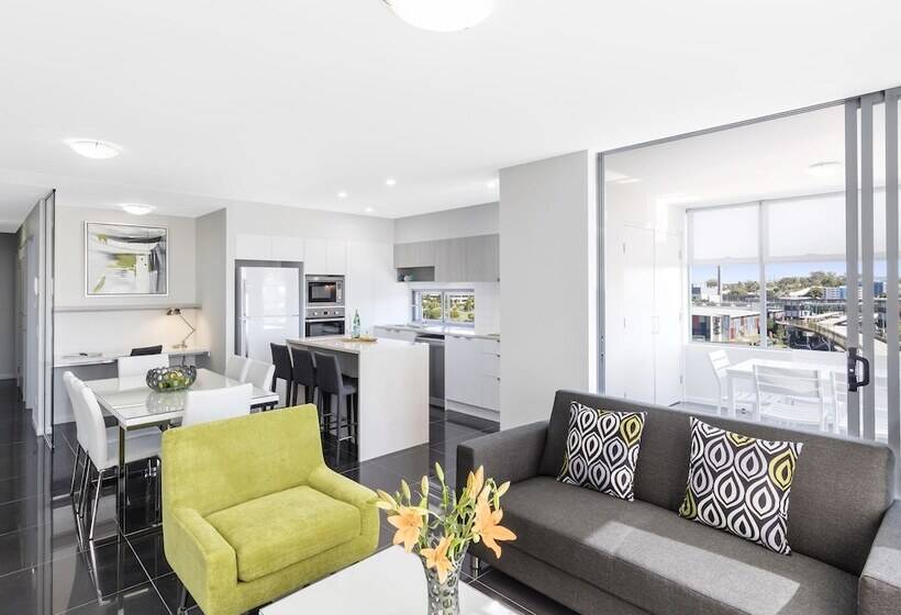 בית מלון כפרי Oaks Brisbane Woolloongabba Suites