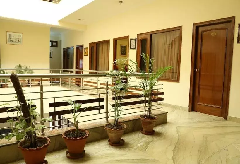 هتل Oyo Rooms Sector 42 Chandigarh