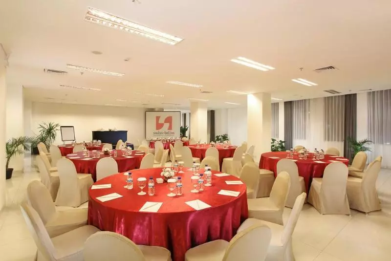 ホテル Swiss Belinn Tunjungan Surabaya